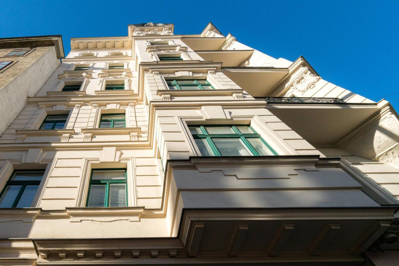 Residence, Hall - Parliament Viena