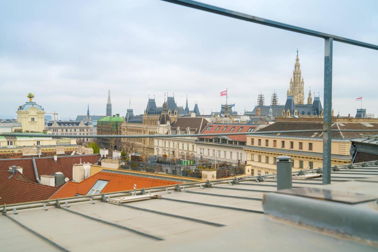 Residence, Hall - Parliament * Viena