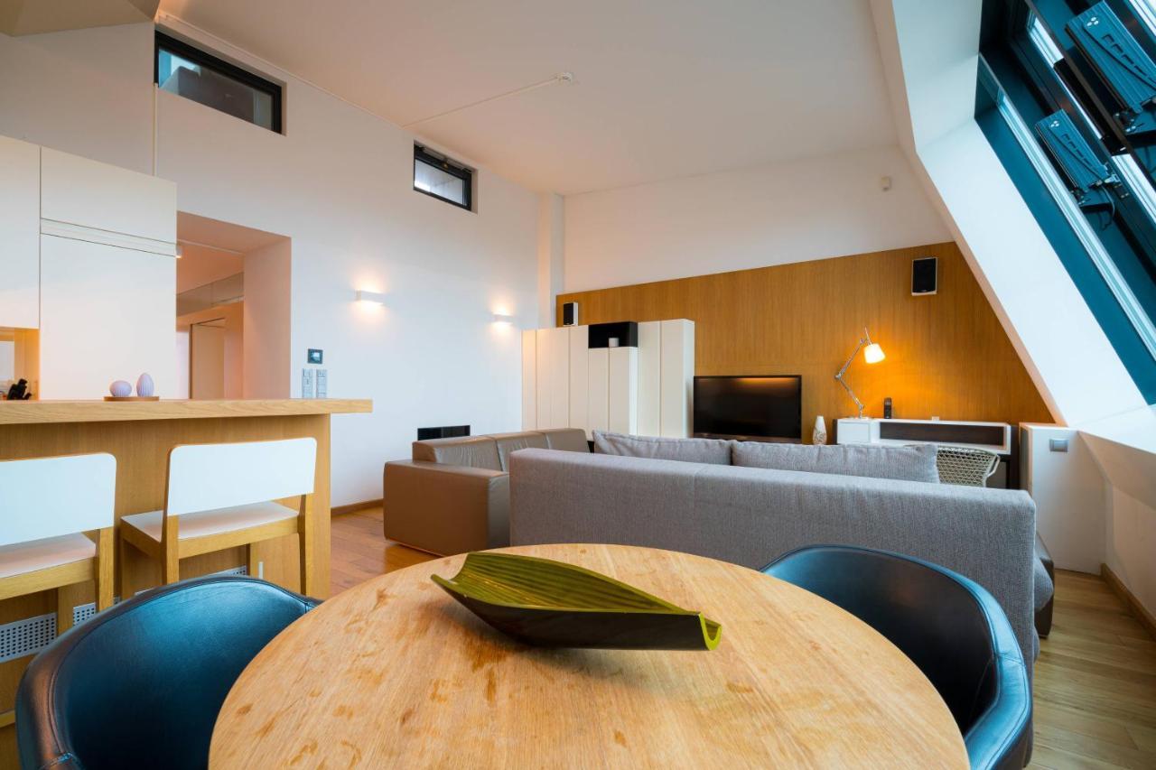 Residence, Hall - Parliament * Viena