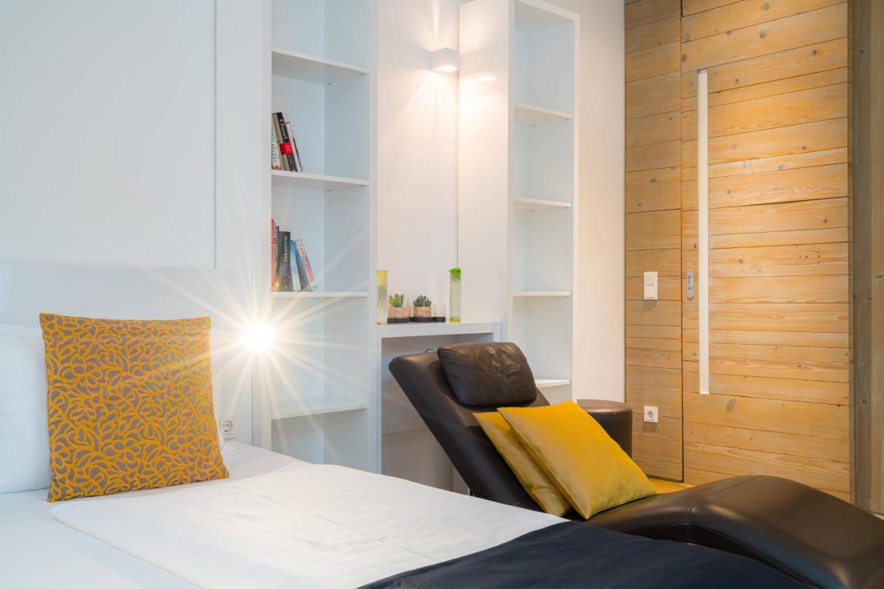 Residence, Hall - Parliament * Viena