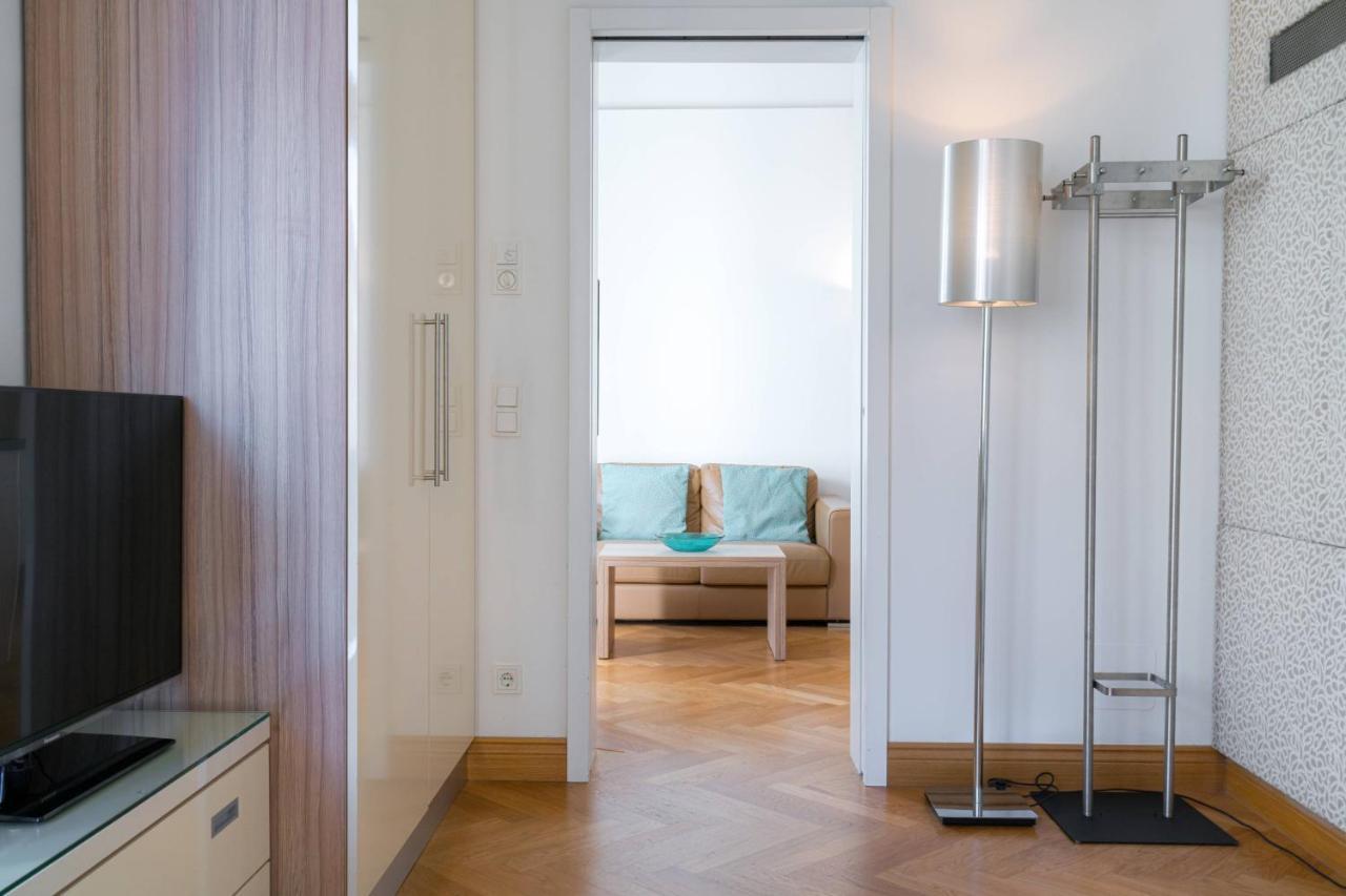 Residence, Hall - Parliament Viena