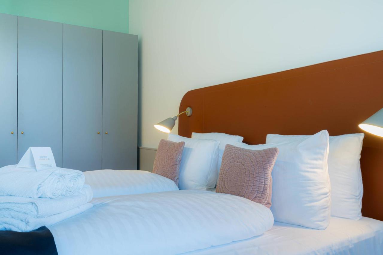 Residence, Hall - Parliament * Viena