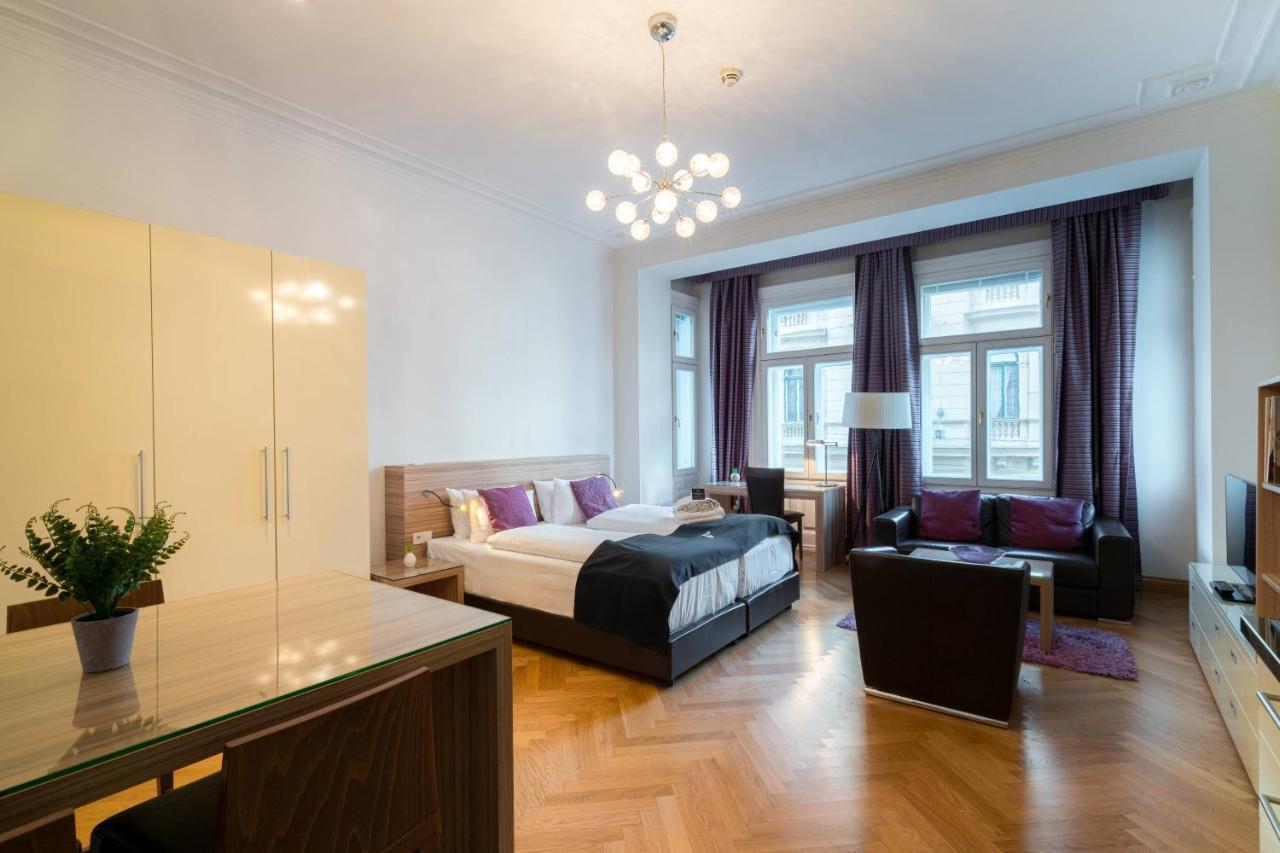 Residence, Hall - Parliament Viena